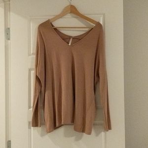 Lulu's basics v neck with cross back